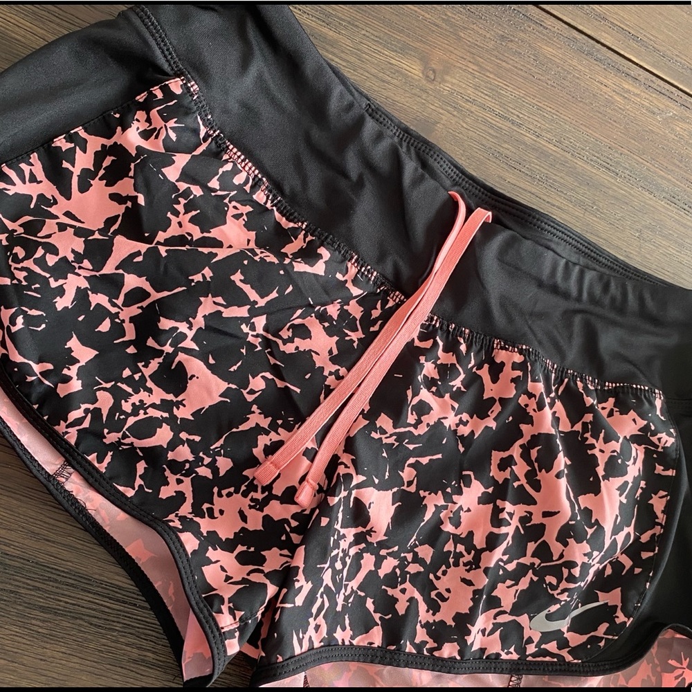 NIKE DRI FIT RUNNING SHORTS